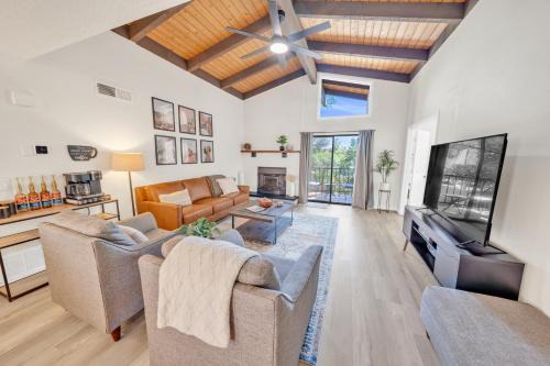 Oak Creek Apartment | Sedona Escape- Pool, Spa, Hike, Dine, Relax