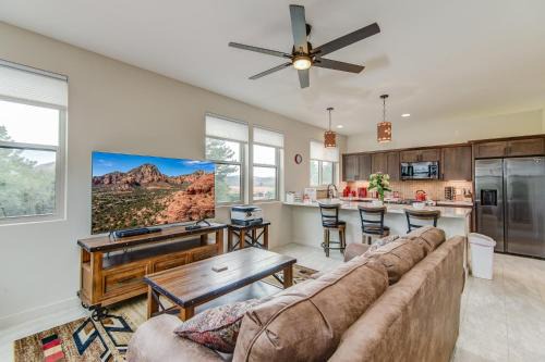 Sedona House | Sedona Fox Casita Private Hot Tub, Outdoor Dining on Rooftop Deck, 1bed & 1bath, Full Kitchen, Patio