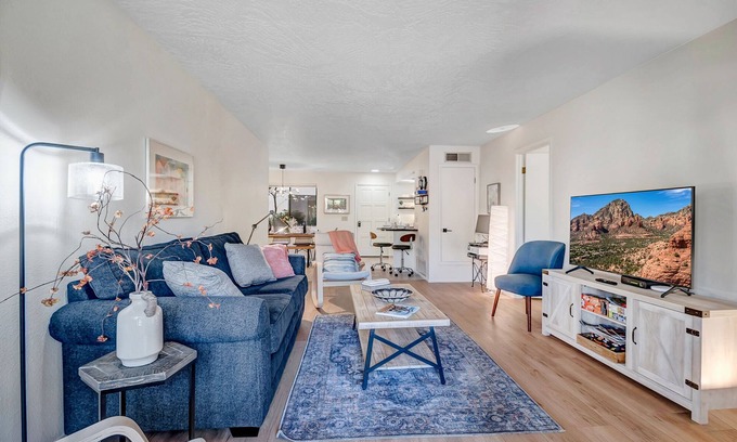Oak Creek Condo | Sedona Oak Creek F3 Bright And Colorful, Enjoy Patio & Vista Views, Community Pool, Spa & BBQ