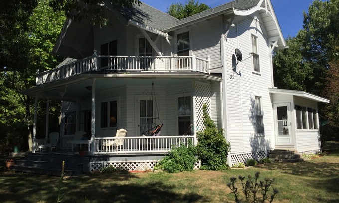 Frontenac House | See the ships and sunsets from Abbey Lodge