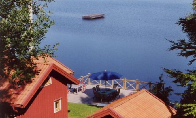 Vaxjo Municipality House | Seehaus right on the water at Skälsnäs estate on Lake Helga in Småland