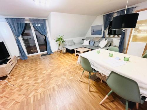 Lochbrucke Apartment | SEEMOMENTE Spieleland, Messe, Friedrichshafen 3 Zi mit Balkon, Parkplatz