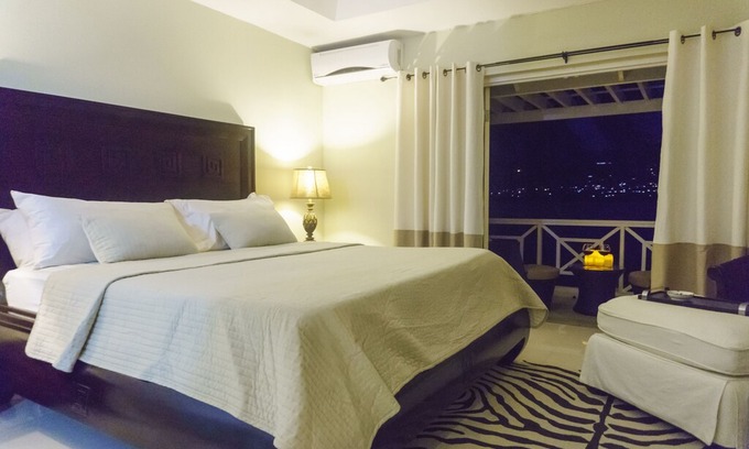 Montego Bay Villa | SeeSea Waterfront Villa