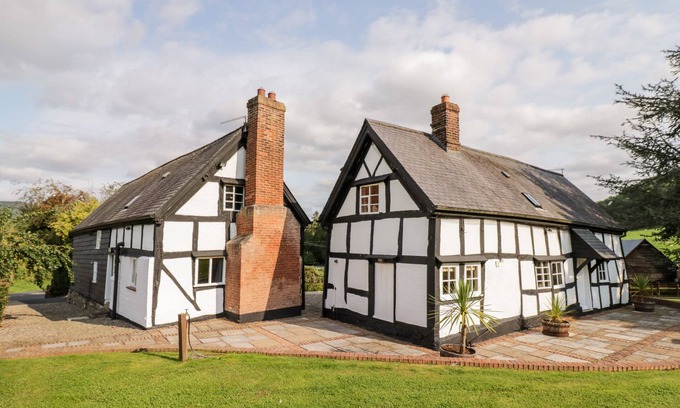 Shelsley Walsh Cottage | SEGRAVE, pet friendly, character holiday cottage in Martley
