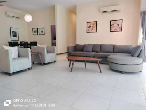Sekinchan Bed & Breakfast | Sekinchan HighView Penthouse 15pax 5R5B 顶层公寓 看海 看稻田景