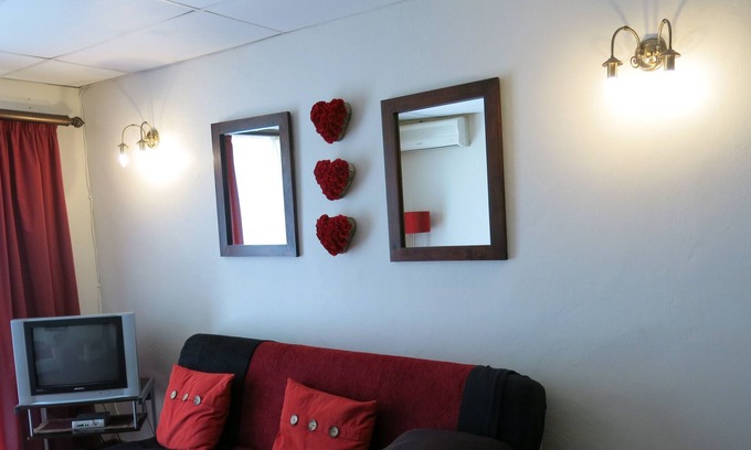 Bloemfontein Apartment | Self Catering (1 Bedroom + sofa bed/full bathroom) ideal for 4 guets - welcome