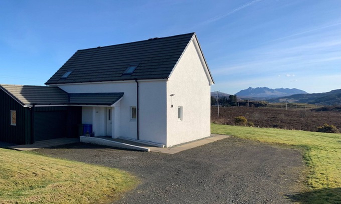 Achachork House | Self Catering Accommodation, Portree, Isle of Skye Panoramic Views of Cuillins