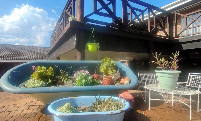 Sabie Cabin | Self catering apartments over looking the Drakensberg range