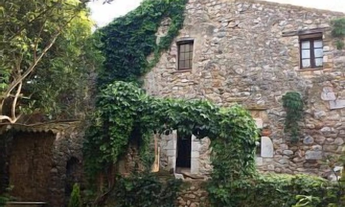 Vilanant Cottage | Self catering masia la capsa de Llum for 16 people