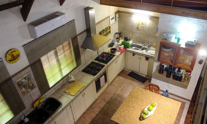 Maun House | Self catering open plan house. Ideal for family and groups of 2 to 6.