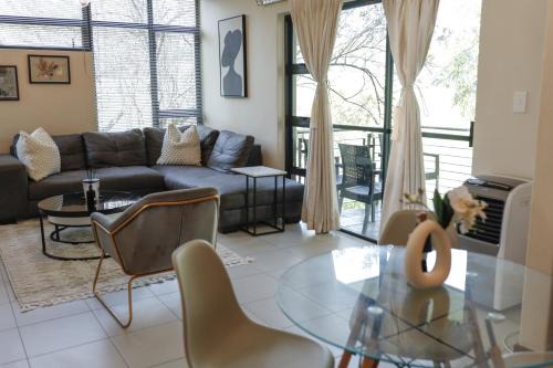 Greater Johannesburg Metropolitan Area Apartment | Self Checkin -Cozy & Stylish 2-Bedroom Apartment in Jackal Creek