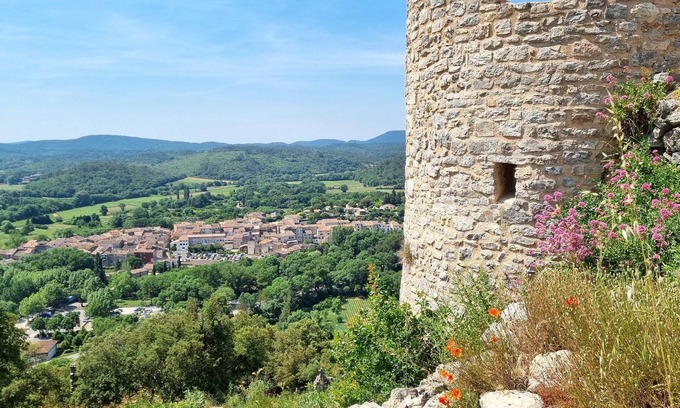 Flassans-sur-Issole Apartment | Self-contained studio in the heart of the Var
