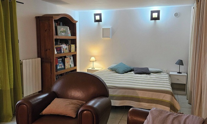 Valojoulx Apartment | Self-contained apartment in the heart of the forest, 6 minutes from Lascaux