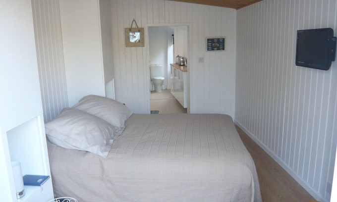 Bridport Cabin | Self Contained Garden Studio With Private Decked Terrace, close to town and sea
