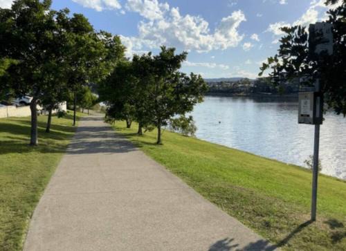 Varsity Lakes Apartment | Self contained guest house Gold Coast - sleeps max 4