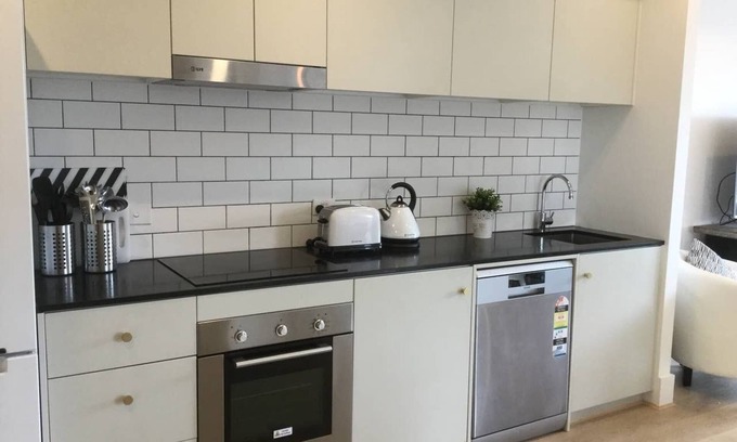 Kingston Apartment | Self-contained one bedroom apartment - Kingston Foreshore on your doorstep