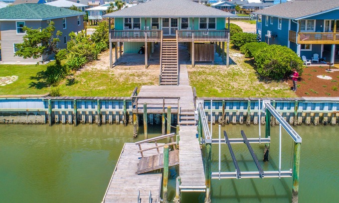 Topsail Beach House | Sellers | Canal Front + Pet Friendly!