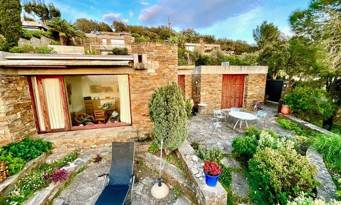Cap Benat House | Semi-detached house with air conditioning and parking, 4 pers., Bormes-les-Mimosas