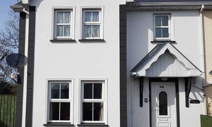 Moville House | Semi Detached 4 Bedroom Property, family friendly, walking distance to Moville.
