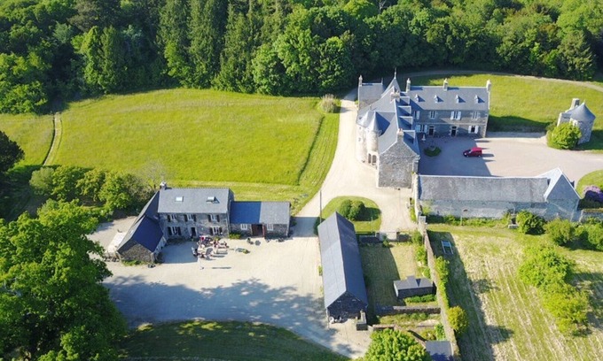 St.-Martin-des-Champs Cottage | Semi-detached cottages for 6 to 14 people. in a private domain, manor house, forest, MORLAIX