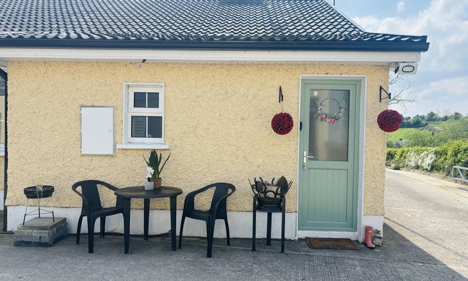 Cavan Apartment | Semi-Detached Old Style One Bedroom Apartment