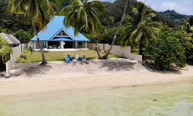 Hauru House | Semi-detached villa in Haapiti by the sea