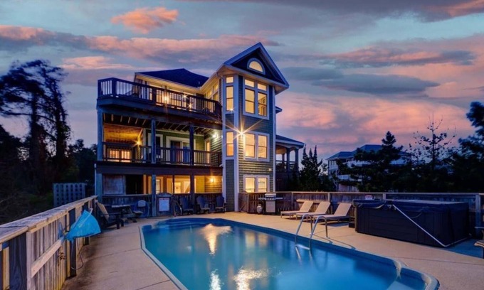 Rodanthe House | Semi-Oceanfront! Gorgeous Ocean Views! Sleeps 21! Steps to the Beach!