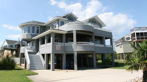 Duck House | Semi-Oceanfront, Private Pool, Hot Tub, Close to Beach Access, GF2, Touch of Grey