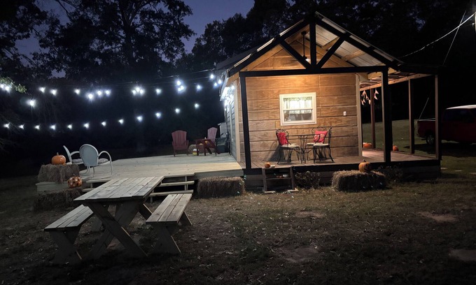 Tyler Cabin | Semi secluded small house with loft. Near I-20 between Dallas and Shreveport.