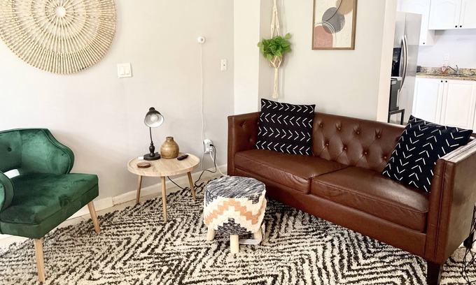 Bearss Plaza Apartment | Seminole Heights-Cozy 1 BR Guest Suite