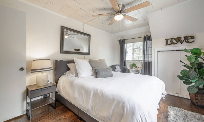 Old Seminole Heights Apartment | Seminole Heights TAMPA - Foodie Capital - walk to breweries