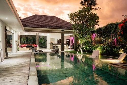Sunset Road Villa | Seminyak Villa 3 Chambres Service 5