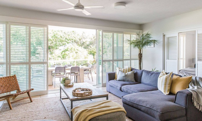 Sunshine Beach Apartment | SEMPRE 5 - beach, location and pool