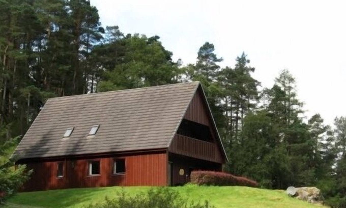 Crianlarich Ski Chalet | Sensational 5 star 3 bedroom Highland chalet with sauna, spa bath and wood burning stove