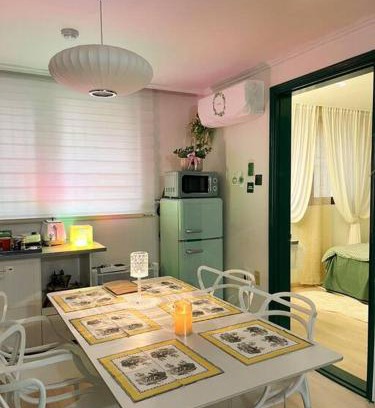 Seokchon-dong Villa | Seokchon Lake Memories Stay