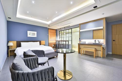 Busanjin Hotel | Seomyeon IB Hotel