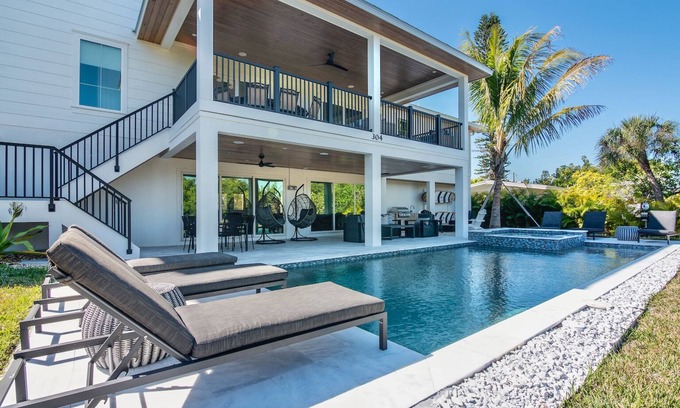 Anna Maria House | September Golf Cart Special