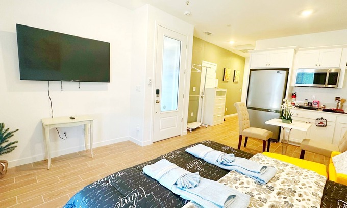 Visalia Apartment | Sequoia Riverway Studio, Visalia Central Nest, 45 minutes to Sequoia Visitor