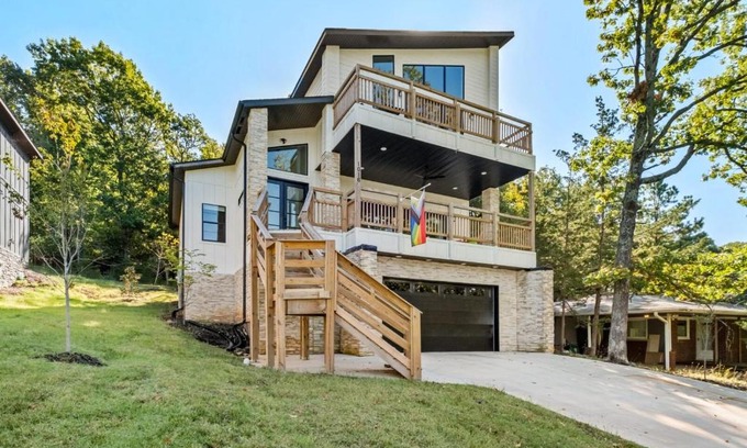 Fayetteville House | Sequoyah Heights
