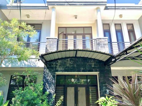 Surabaya House | Serafinna Guest House