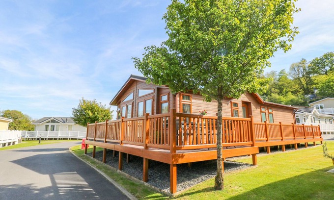 Narberth Cottage | SERENDIPITY - HERITAGE PARK, pet friendly, with a garden in Kilgetty