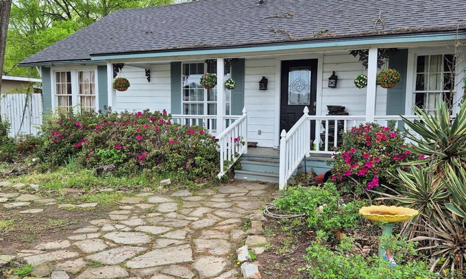 Quitman House | Serendipity of QuitmannCharming 2-bedroom home