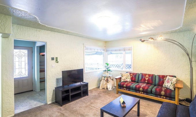 Fairbanks Apartment | Serene 2-bedroom apartment in downtown with big parking lot and convenience