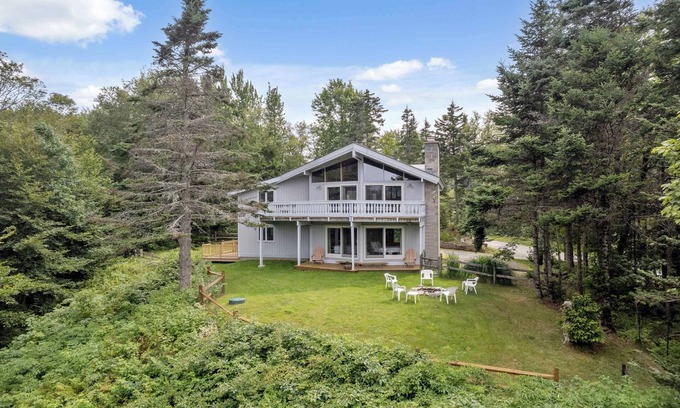 Andover House | Serene 4-BR Retreat 10 Mins to Okemo