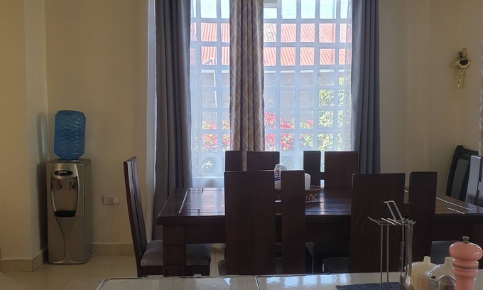 Naivasha Villa | Serene 4bedroom villa in Naivasha with scenic views & shared pool close to lake