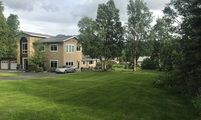 Mid-Hillside House | Serene 5-bedroom estate in Anchorage
