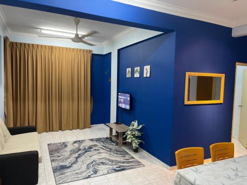 Bukit Baru Apartment | Serene Bukit Beruang Cottage 4 ROOMS FULL AIRCOND & NETFLIX by EZYROOM MELAKA
