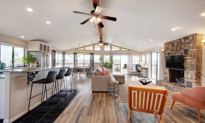 Burnet House | Serene Bungalow Amazing Views & Pool & Birdwatching!