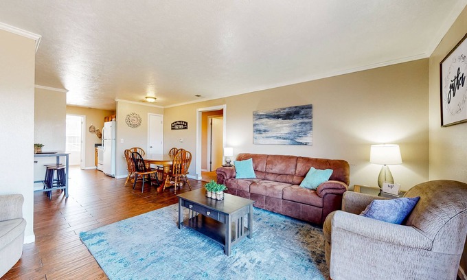 Branson Condo | Serene condo with furnished balcony, outdoor pool, washer/dryer, central AC
