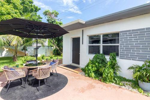 Northeast Miami Villa | Serene Cottage Retreat, Ideal for Couples & Solo
